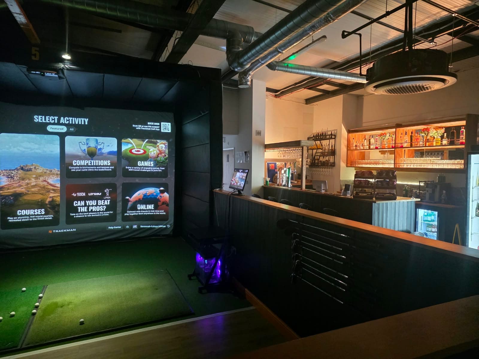 Enzo Golf Bar & Lounge with draught beer taps and TrackMan bay 5